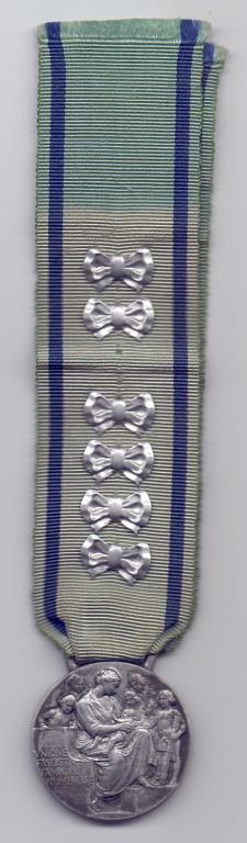 Медаль почёта для многодетных Матерей 1939 - 1943  МЕДАЛЬ ИТАЛЬЯНСКОЙ МАТЕРИ  Италия