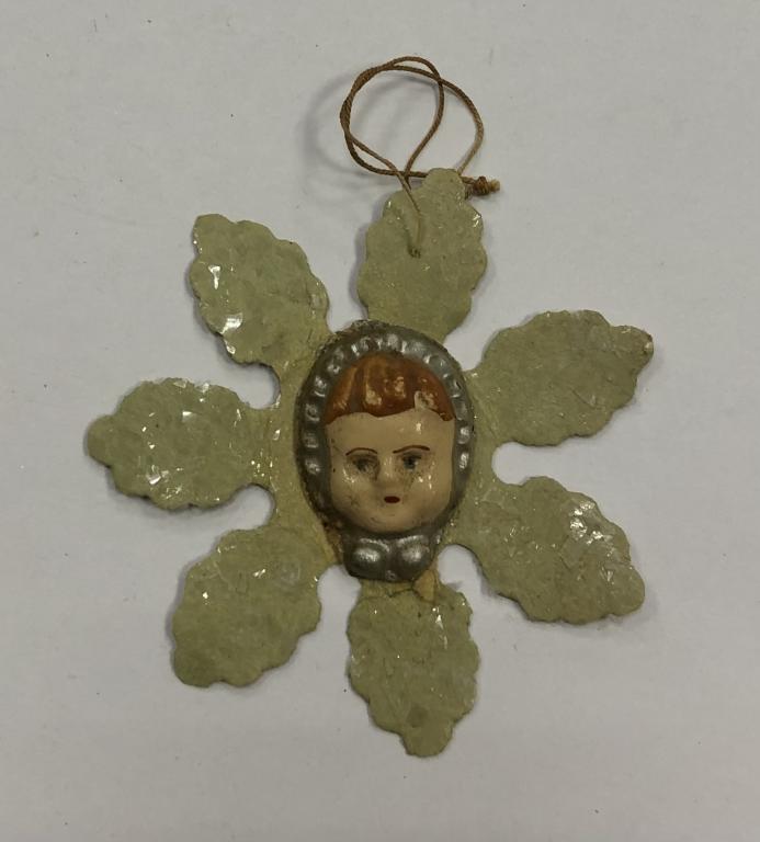 Новогодняя елочная игрушка Снежинка девочка 8 см СССР