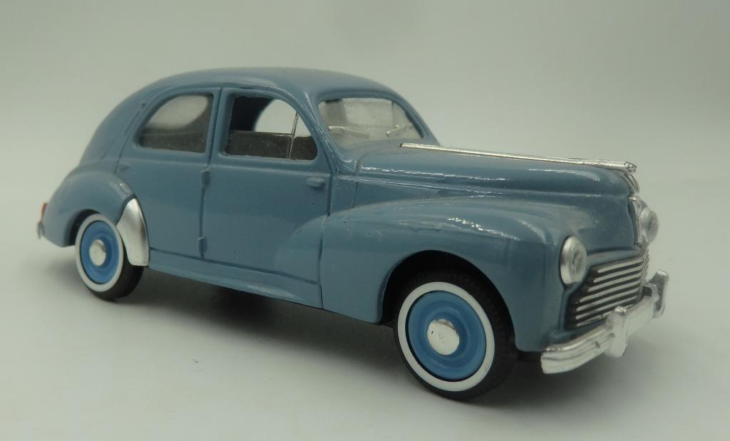 Модель автомобиля. 1:43 Solido. Peugeot 203. Made in France. Франция. Металл. Пластик.