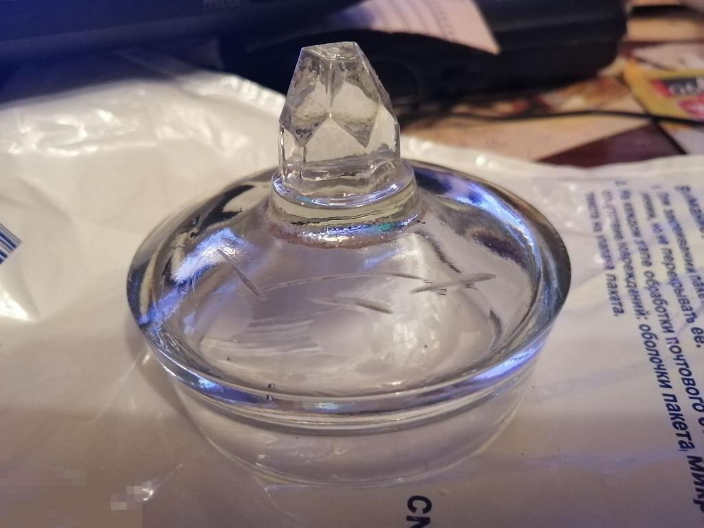 Старинная пробка,крышка от банки или кувшина. (пос.11-13 ). 