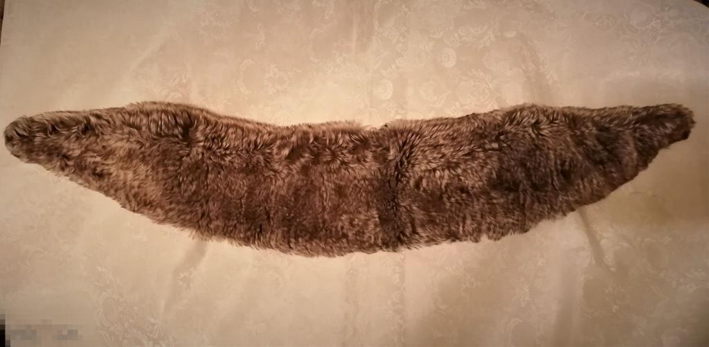 Большой воротник из искуственного мутона, (п.16). 