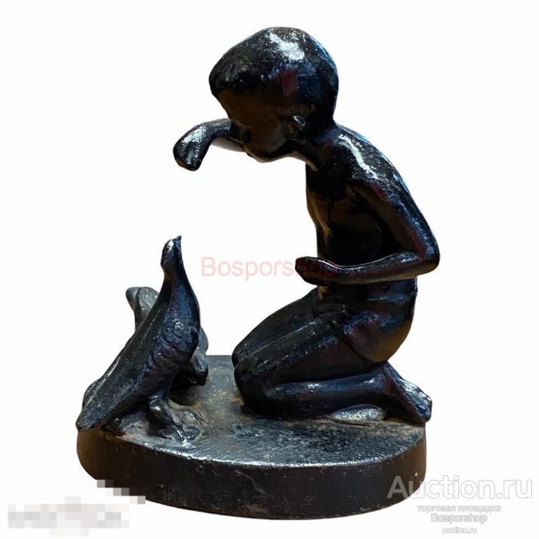 Чугунная статуэтка "Мальчик кормит голубей" 1982 г., Касли, СССР 