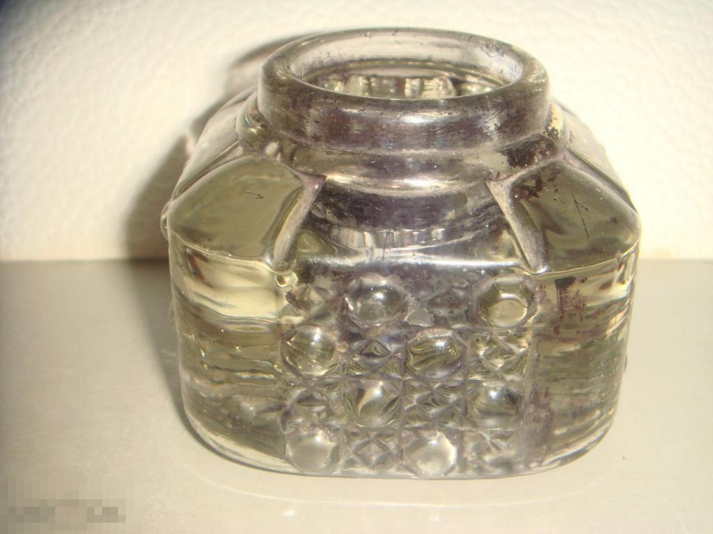 Старинная чернильница.Тяжелое стекло.(пос.12). 