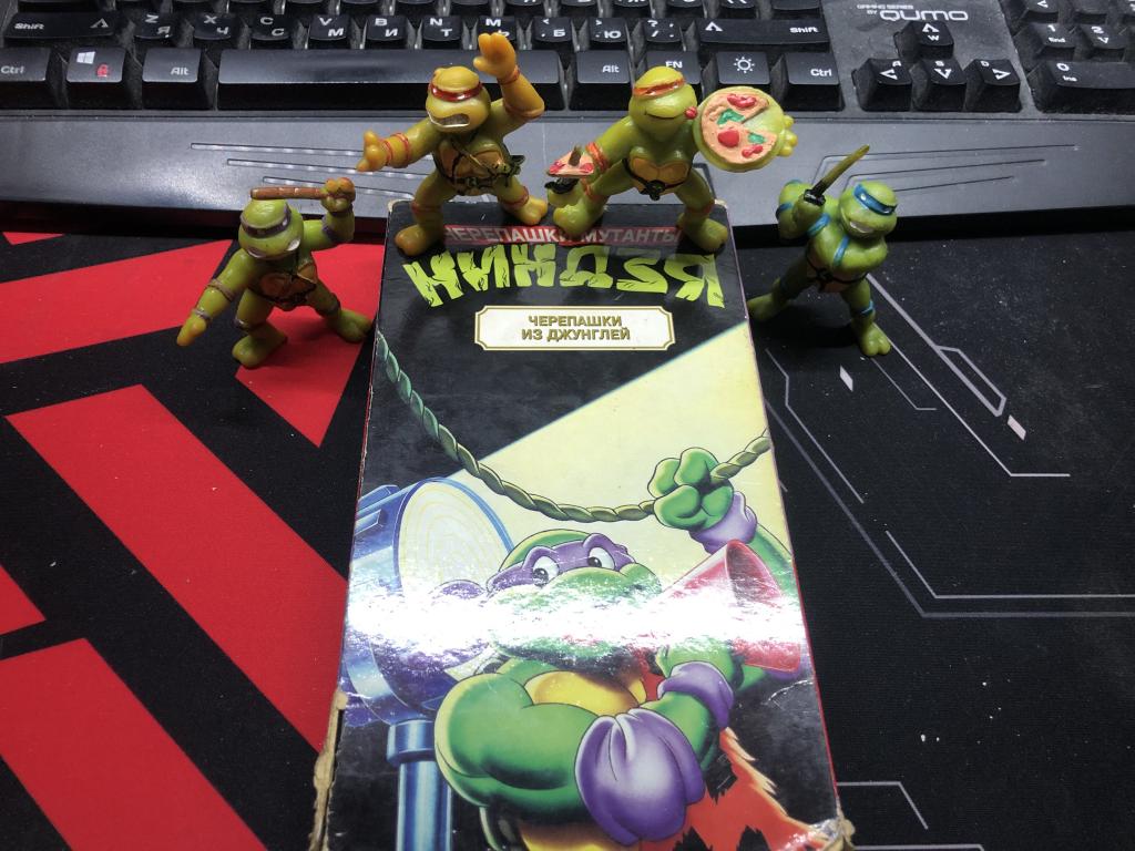 Фигурки turtles ninja mirage studios 1988. фигурку черепашки нидзя