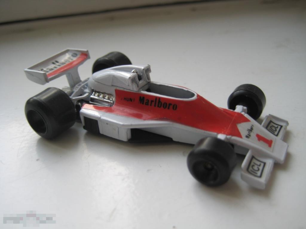 ГОНОЧНЫЙ АВТОМОБИЛЬ 1:43  MC LAREN M 23 B Люкс 