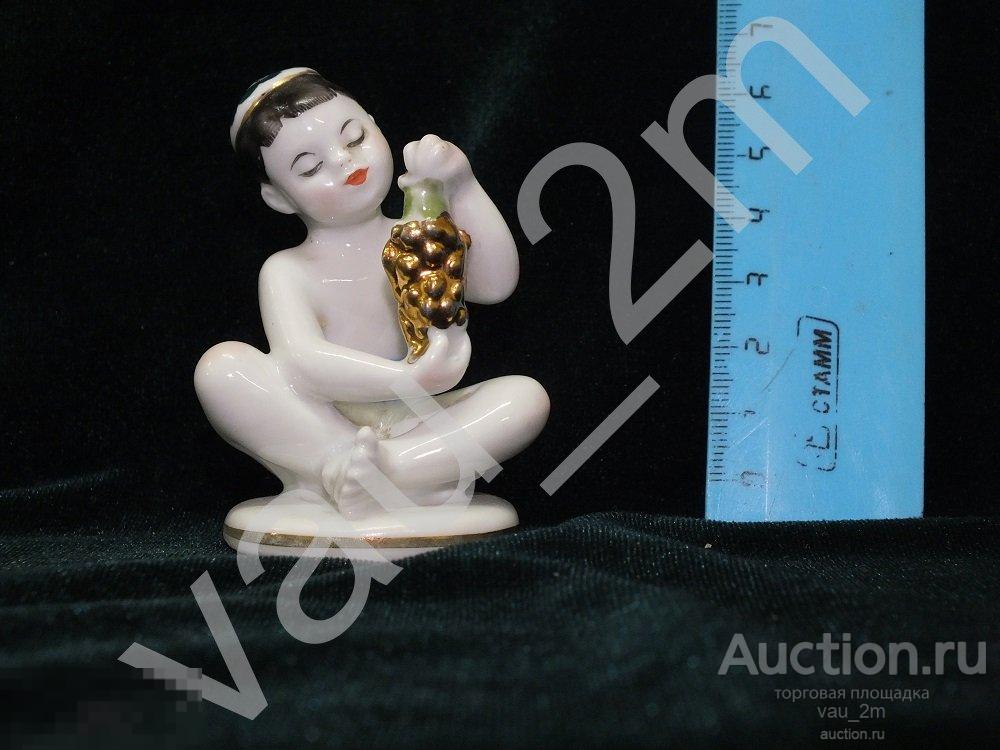 Мальчик с виноградом. ЛФЗ. Времен СССР 