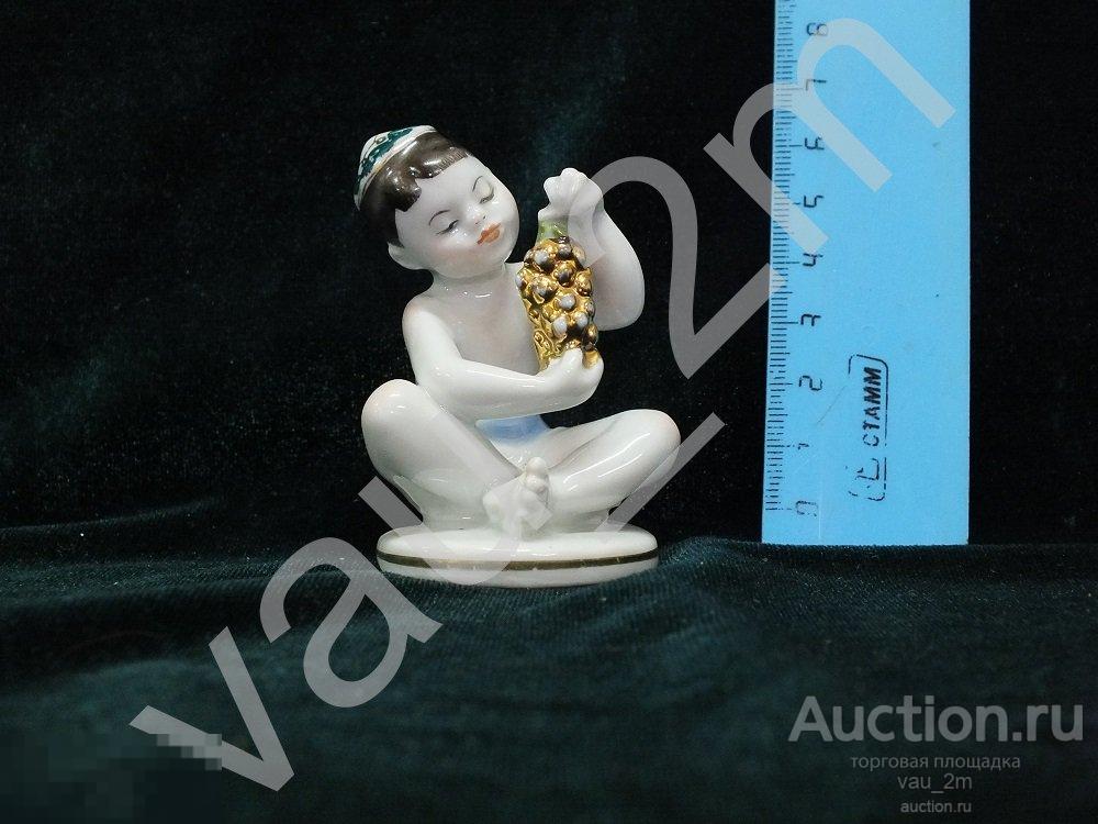 Мальчик с виноградом. ЛФЗ. Времен СССР 