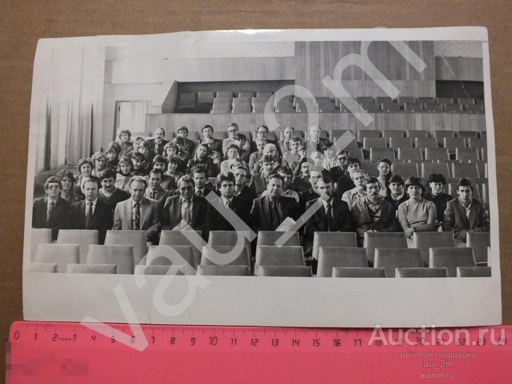 Женщины бухгалтера бухгалтерия в актовом зале. и17 