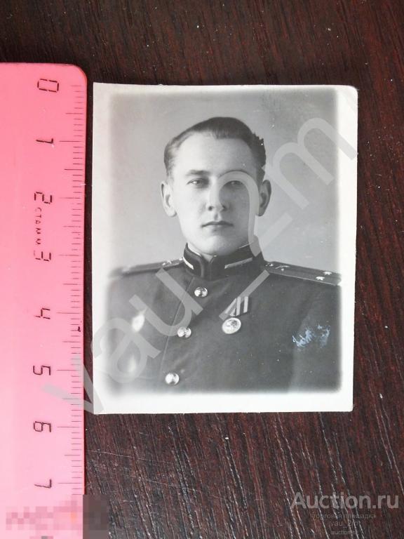Военный офицер лейтенант артиллерист выпускник Рязанского артиллерийского училища награды 1940-е год 