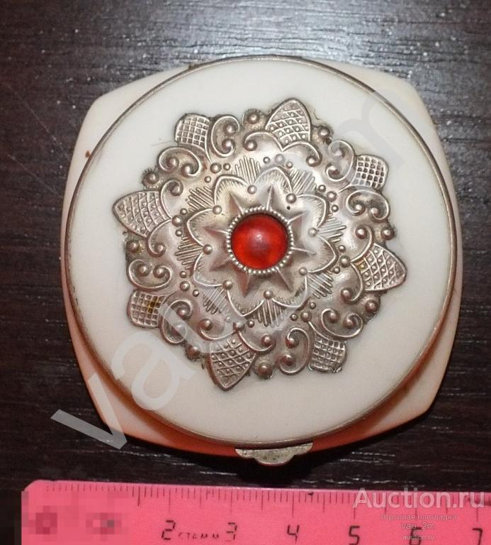 Старинная красивая винтажная пудреница времен СССР. Латвия? 