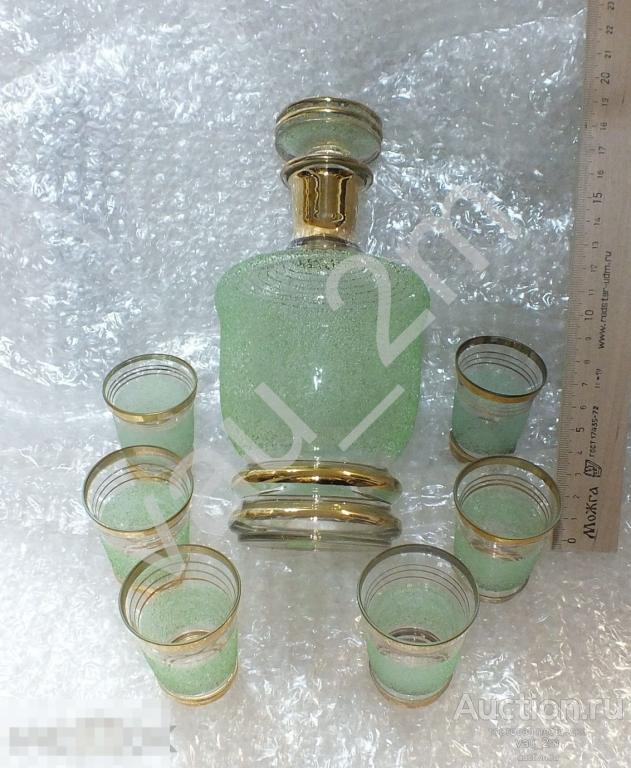 Штоф графин и шесть 6 стопок. Цветное стекло СССР