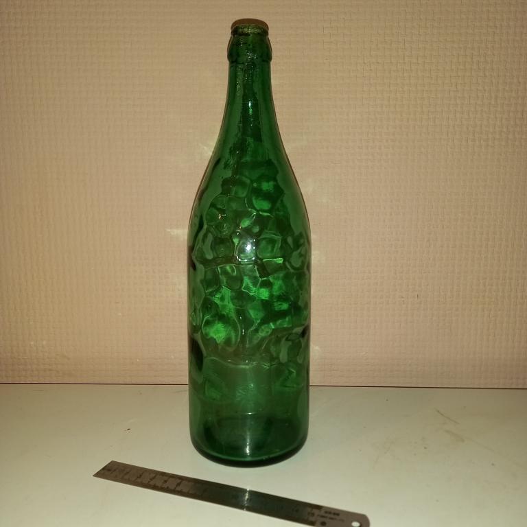 Литровая бутылка от минеральной воды. На дне клеймо "Боржоми". 1951 г ...