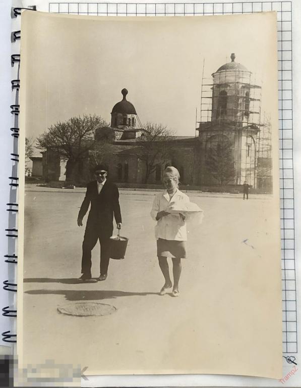 Фотография девушка, мужчина. Крым Керчь, реконструкция храма Иоанна Предтечи без крестов #54 