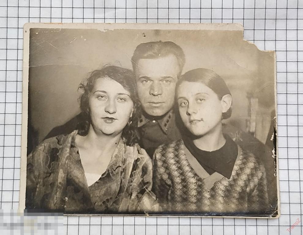 Фотография военнослужащий офицер РККА знаки различия петлицы кубы лейтенант. семья, девушки #54 