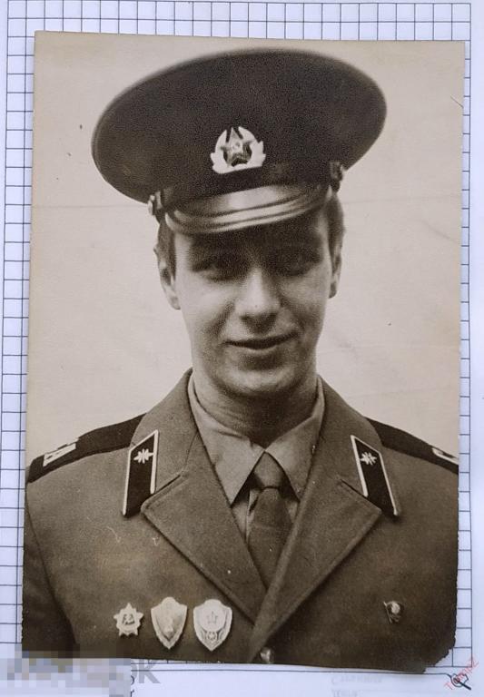 Фотография военнослужащий солдат, форма связист, эмблемы петлицы, знак отличник классность #58* 