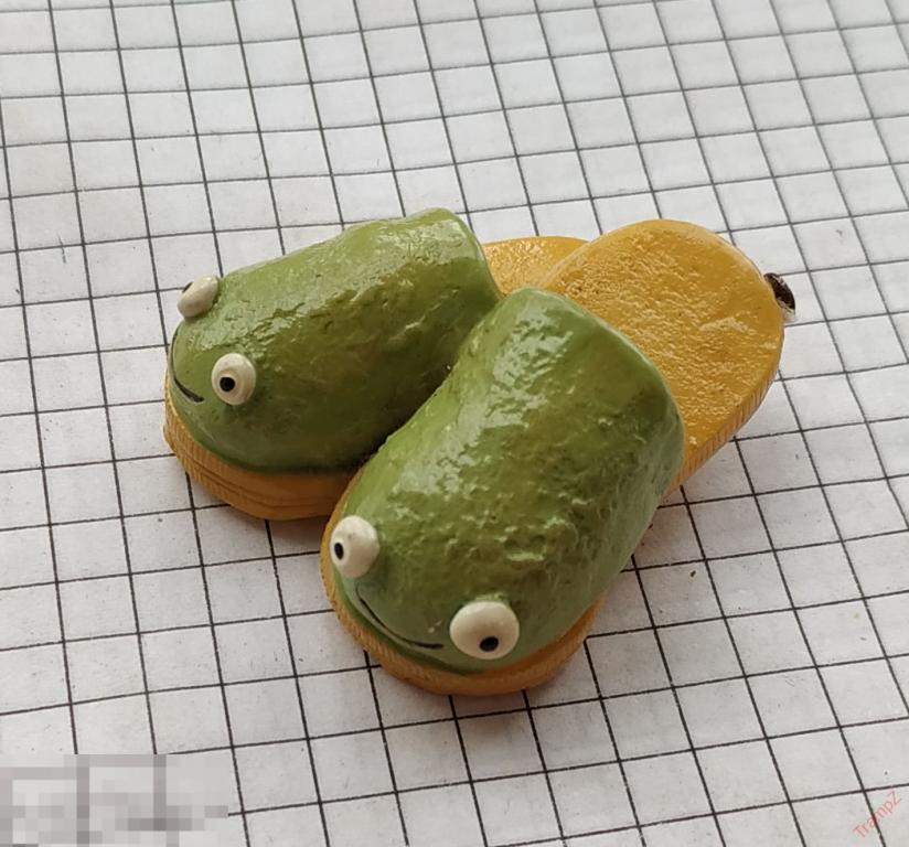 Брелок Тапки с глазами #К 
