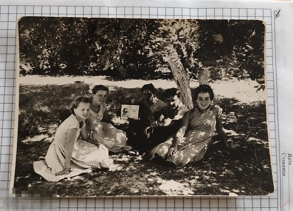 Фотография молодежь, парни, девушки в платьях, отдых на природе #53 