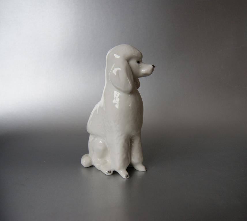 "Пудель" Ленинградский фарфоровый завод (ЛФЗ) скульптор П. Веселов, СССР, 1970гг