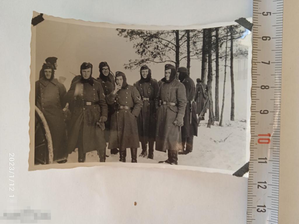 Восточ фронт. Группа немецких солдат. Форма, штык ножи.