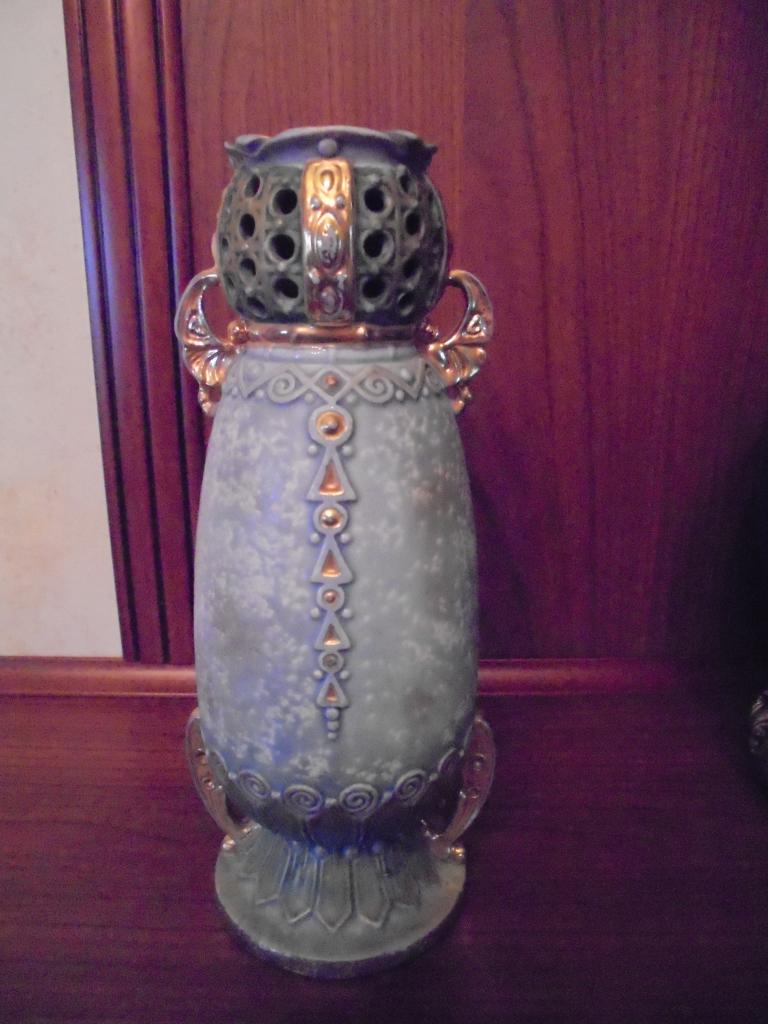 Ваза. Австро-Венгрия. Фабрика "Амфора". Конец 19го века.