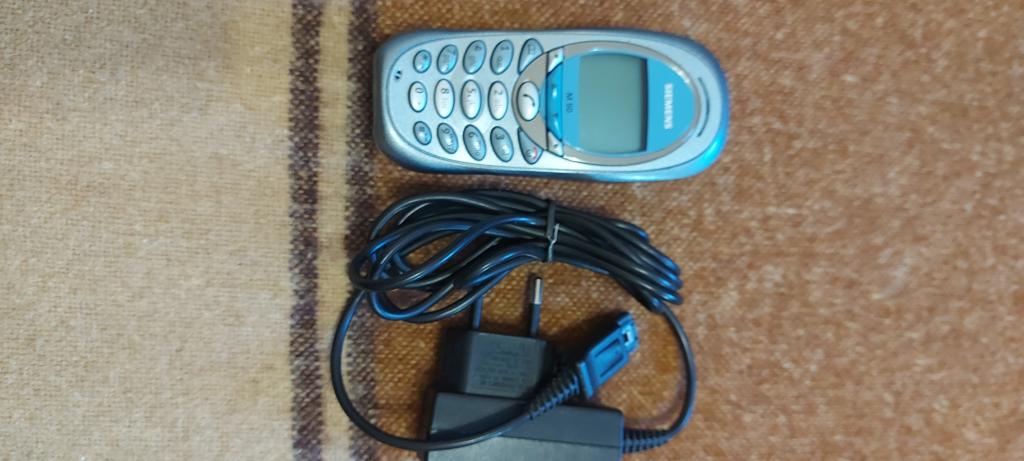 Телефон Siemens M50,с зарядкой !