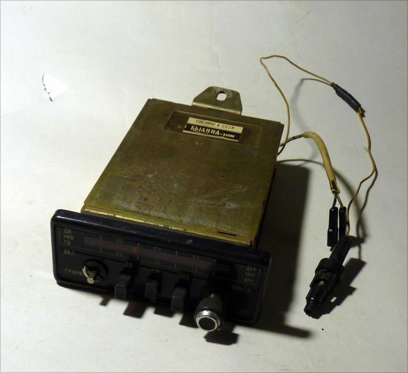 Автомобильный радиоприемник "Былина 310М" СССР