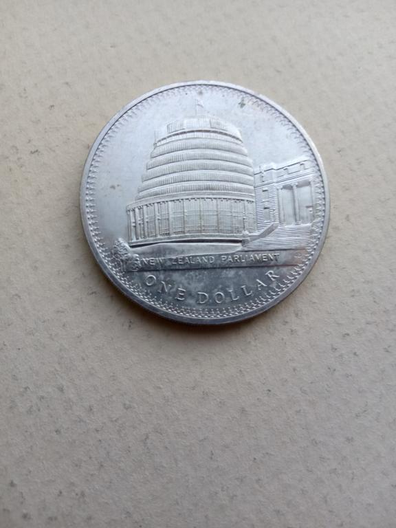 монета Новой Зеландии.1 доллар. б/у.