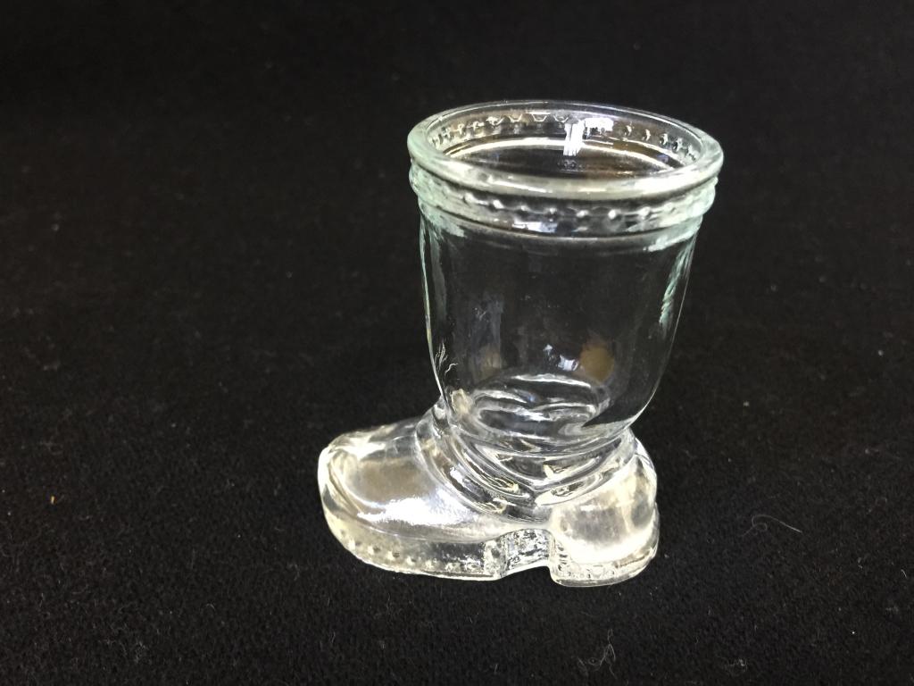 Рюмка старинная сапожок. Германия. Рюмка Германия «Сапог вермахта». Рюмка Вермахт. Рюмка сапог.