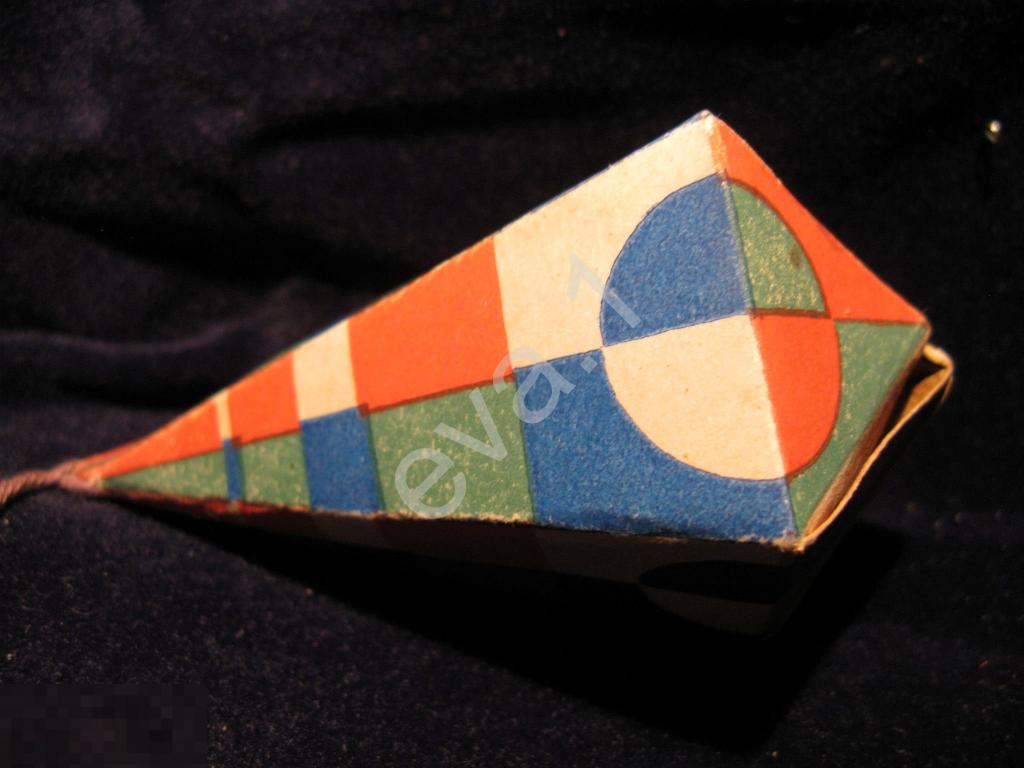 Сюрпризница - фонарик-пирамидка. Роспись в авангарде.Размер: 9 х 5,2 см. 