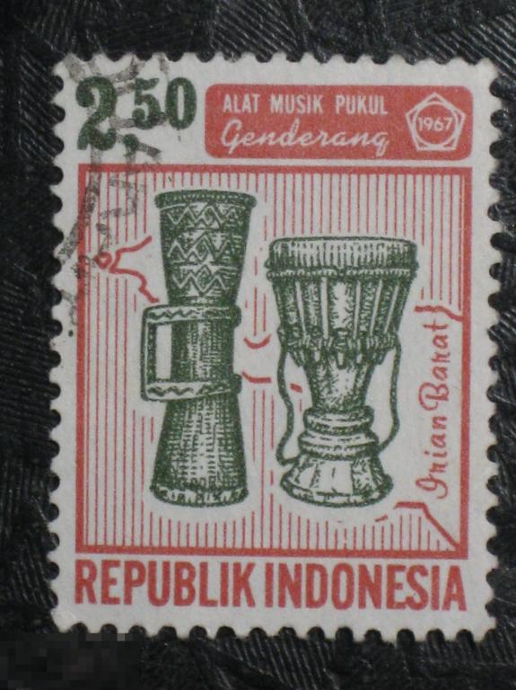 Индонезия 1967 музыкальные инструменты марка 2.50 