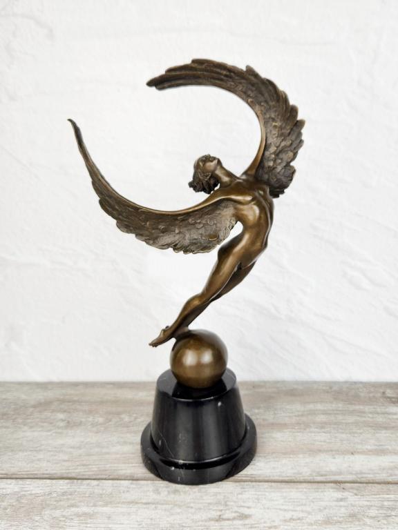 Бронза  Ангел мужчина Автор - Cesaro