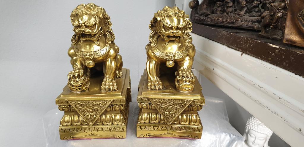 Собаки Фу на подставке. Небесные львы Будды. Бронза. Статуэтка. Животные. Фэн (фен) шуй.