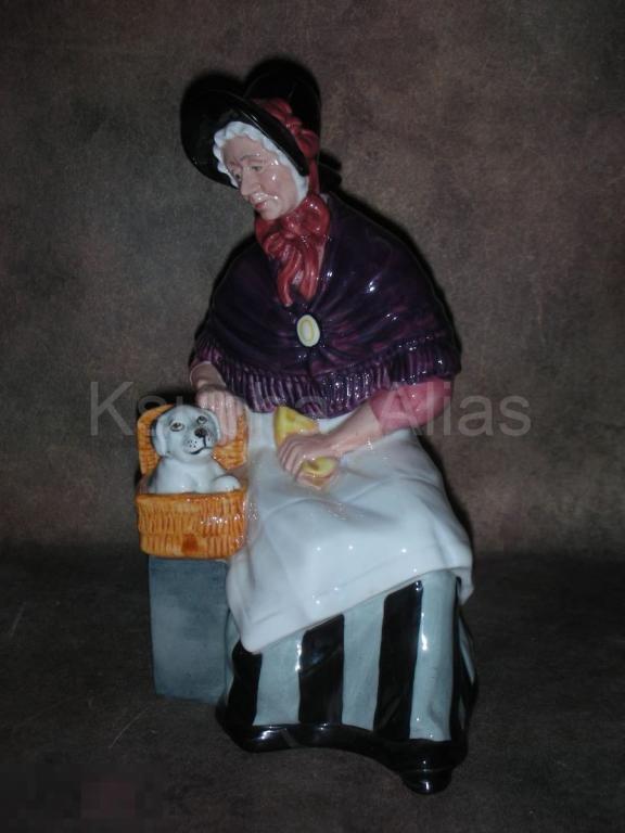 Бабушка с щенком  Англия   Royal Doulton 
