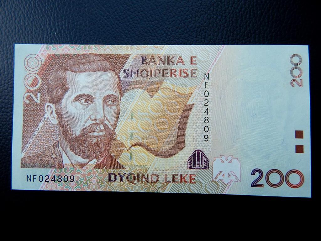 Бона 200 лек 2001 года серии "NF" Албания UNC