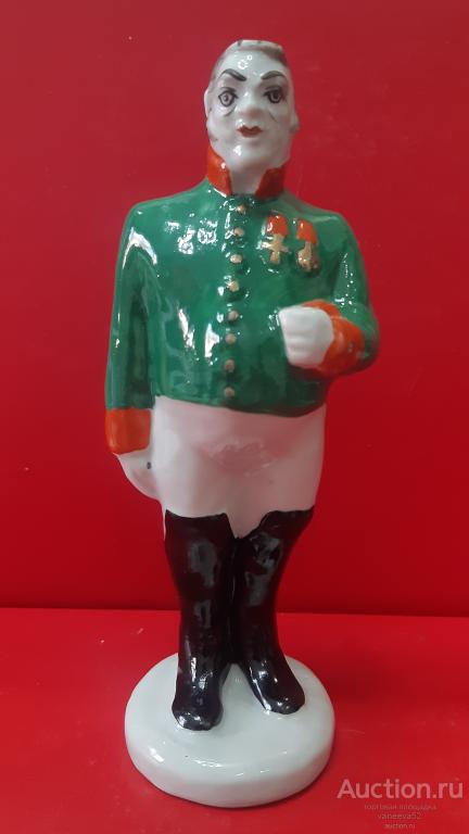 Фарфоровая статуэтка "Городничий". Персонаж "Мертвые души". Клеймо ЛФЗ.