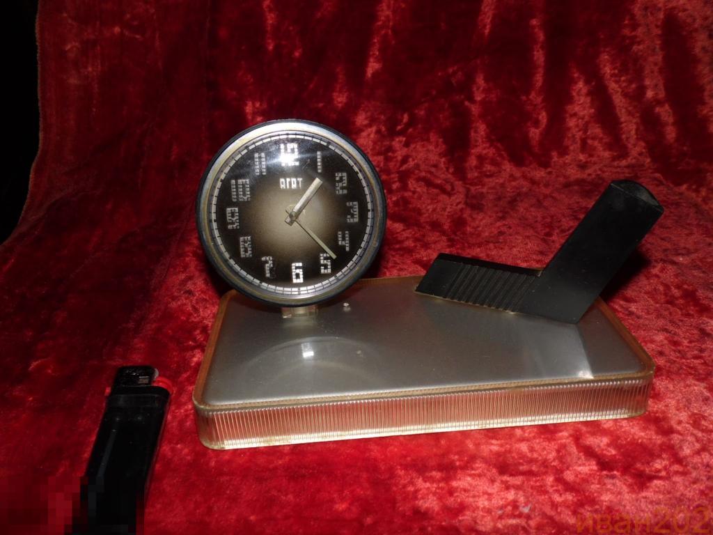 Часы Настольные Механика Агат СССР на ходу.