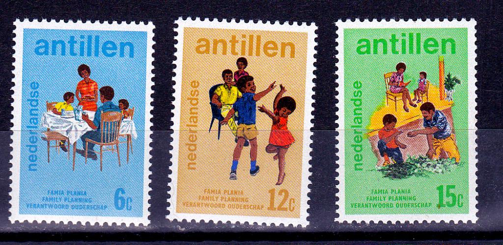 Марки Нидерландские Антиллы 1980 г. Планирование семьи Дети Серия 3 марки MNH **