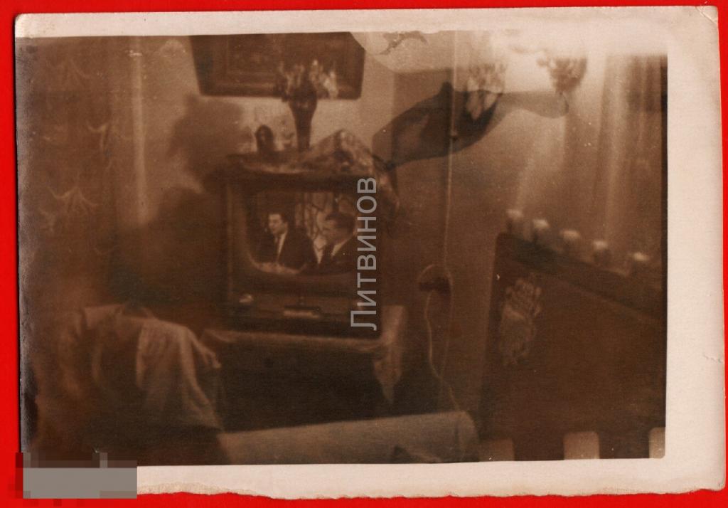 73125 Телевизор интерьер Советский быт телевидение фотография почту прошла 50-е 