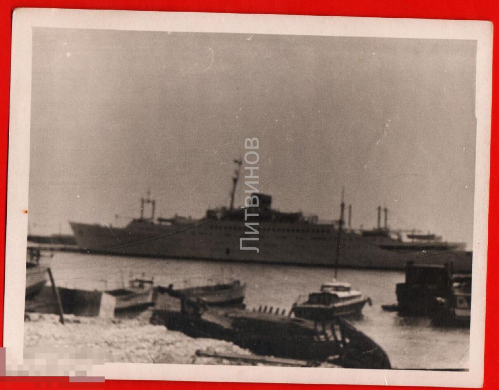 73247 Корабль теплоход пароход яхта пристань причал порт фотография 50-е 