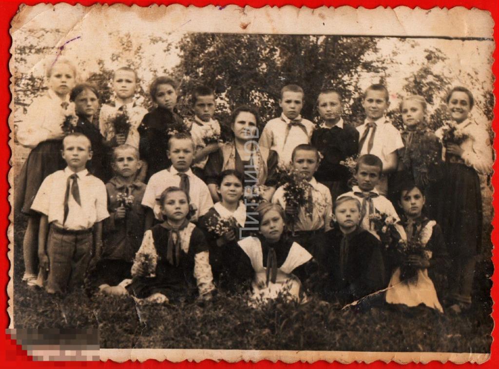 126763 Мальчик девочка дети Пионер учитель школа школьник класс фотография 50-е 