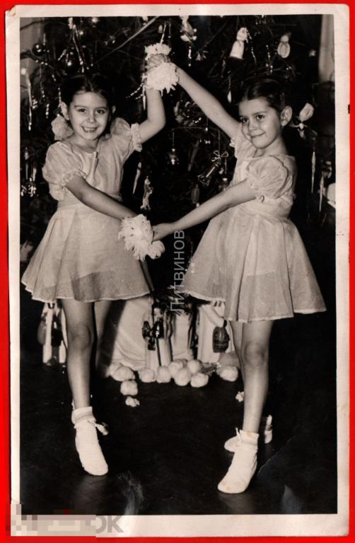 106707 Девочка дети детский сад Новый год новогодняя ёлка фотография 