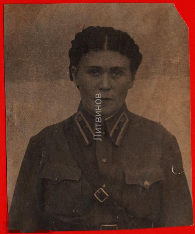 106727 Красная Армия женщина красноармеец форма фотография 