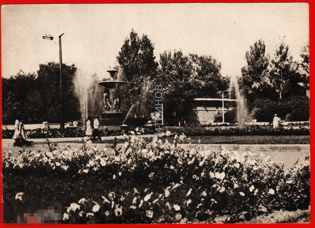 41340 1964 Ростов на Дону театральный проспект фонтаны площадь люди клумба чистая 