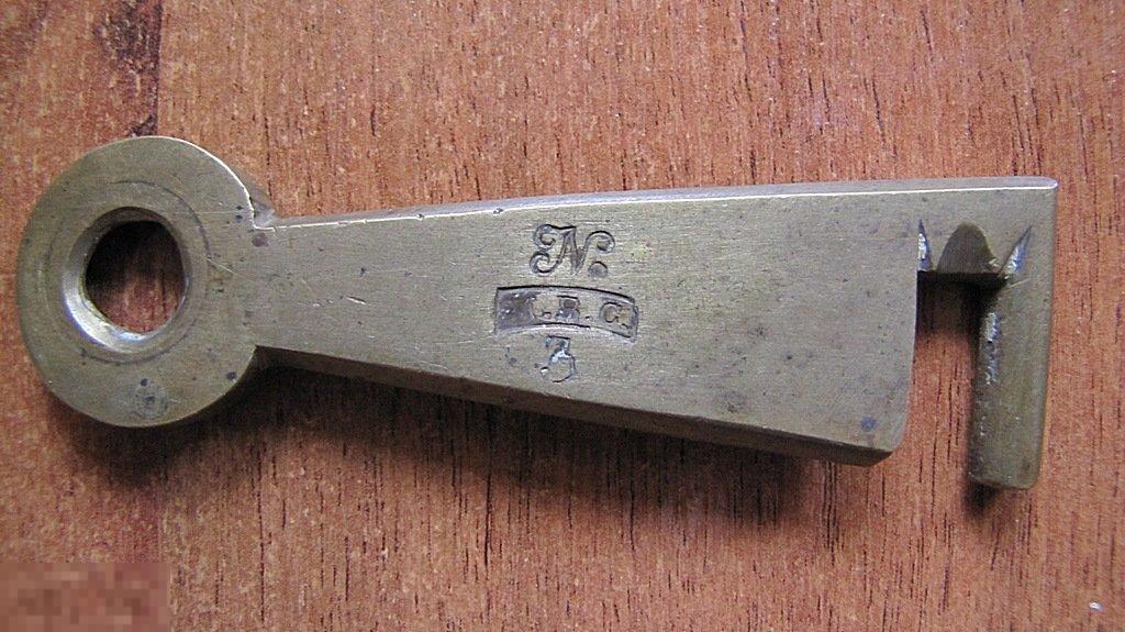 ДВЕРНОЙ КРЮЧОК С КЛЕЙМОМ М.В.С.№3 ДО 1917 ГОДА. 