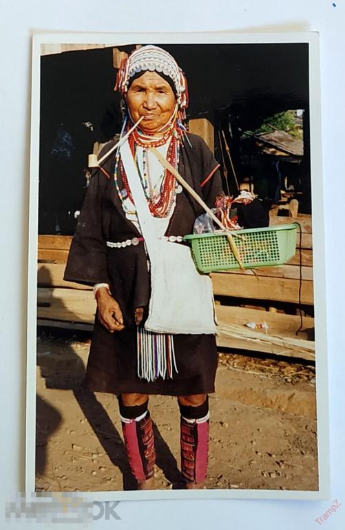 Фотография цветная колоритная женщина в национальном костюме Азия этнография #70 