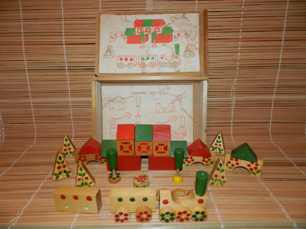 КОНСТРУКТОР в КОРОБКЕ - Деревянный. "ПОЕЗД НА СТАНЦИИ" СССР 1960г.г.