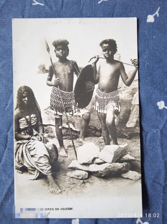 Судан. Типы,дети на каникулах. Набедренные повязки, копья, щиты. 