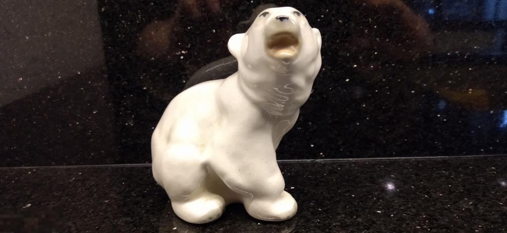ФАРФОРОВАЯ СТАТУЭТКА ВОРОНЕЖСКИЙ ФЗ "БЕЛЫЙ МЕДВЕДЬ" РЕДКОСТЬ 