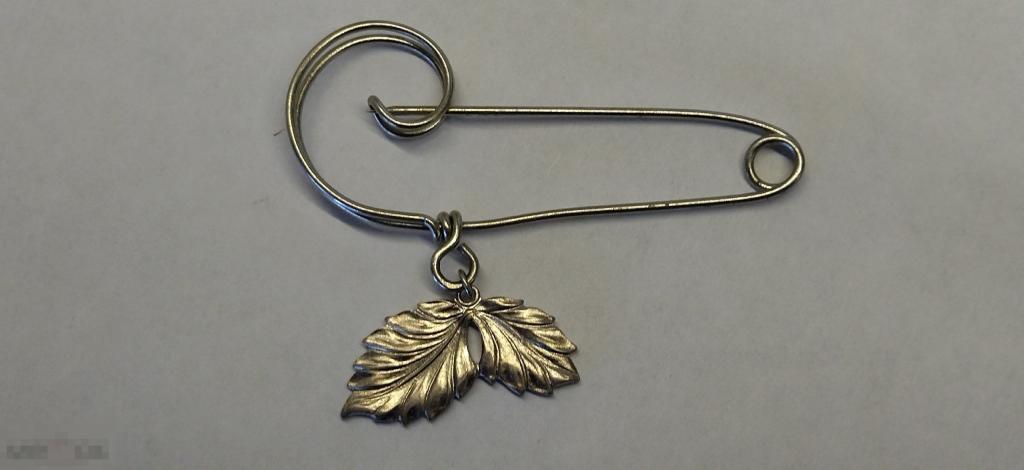 КРУПНАЯ БРОШЬ.СССР 7.*5,5см 
