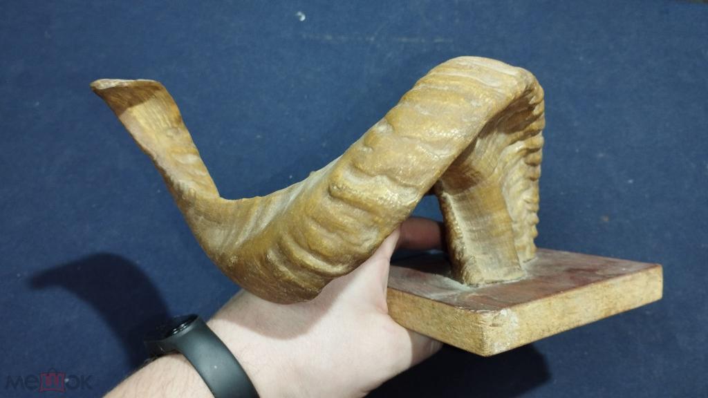 Рог бараний, бараний рог. - на подставочке